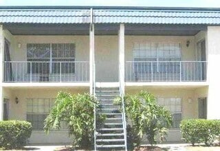 Building Photo - 2/1 at Hacienda Del Sol: Apply Now- www.re...