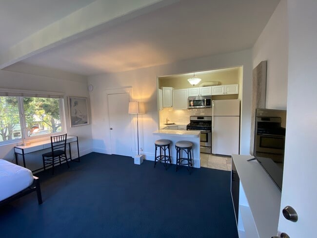 Kitchen Island - 201 Bath St