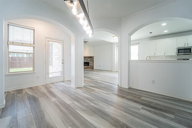 Building Photo - 2741 Sunlight Dr