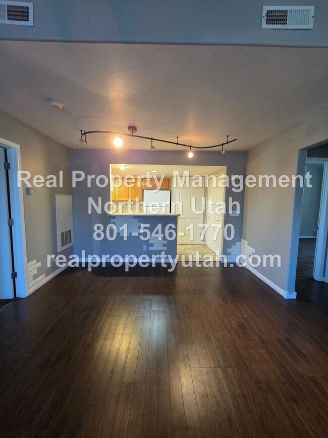 Building Photo - 2 Bed 2 Bath Condo in Clearfield Now Avail...