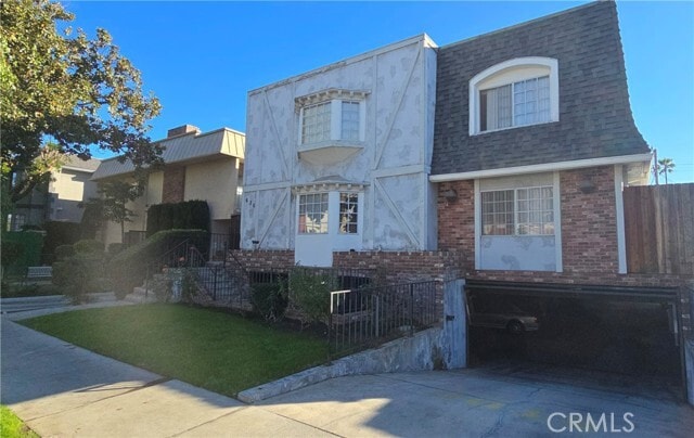 Building Photo - 630 W Dryden St