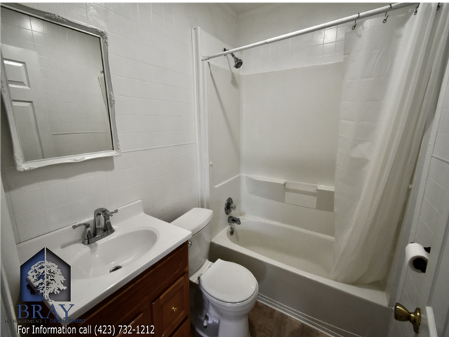 Building Photo - Charming 3-Bed Cottage Near Borden Park & ...