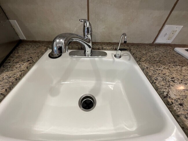 Building Photo - Studio Apartment -Open House  Tuesday and Thursday at 5pm