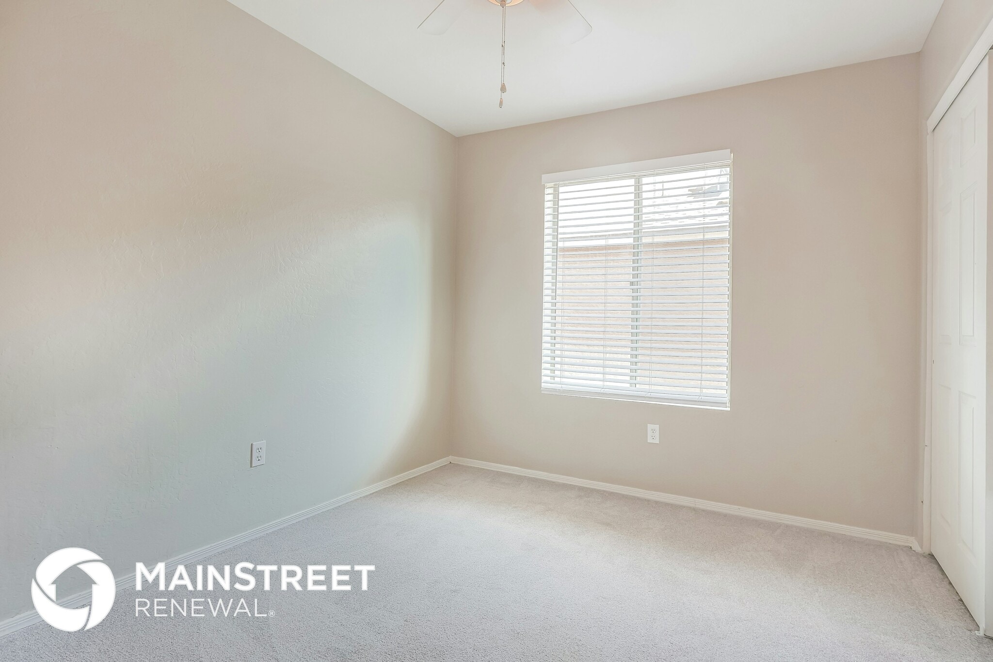 Building Photo - 5062 W Fairview St