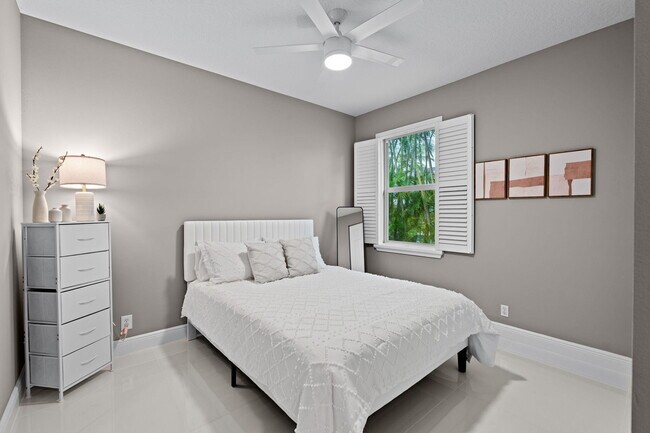 Building Photo - 9919 Royal Cardigan Way