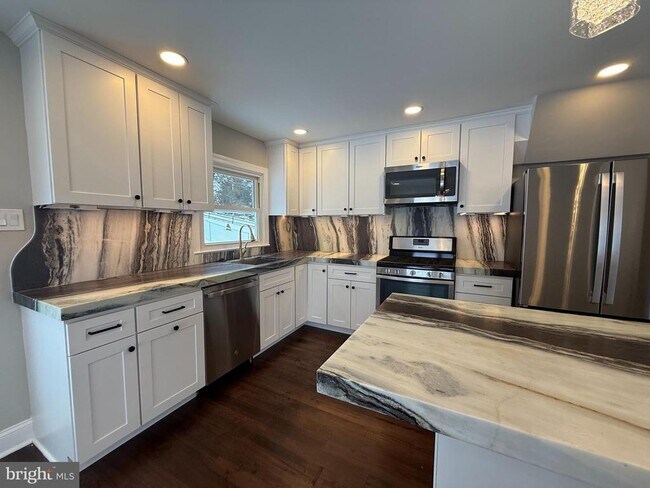 Building Photo - 41 Dorset Dr