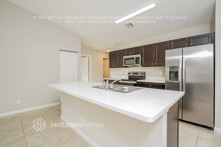 Building Photo - 1710 SW Buttercup Ave