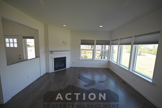 Building Photo - 3 bed 2 bath home in Solana, Sequim