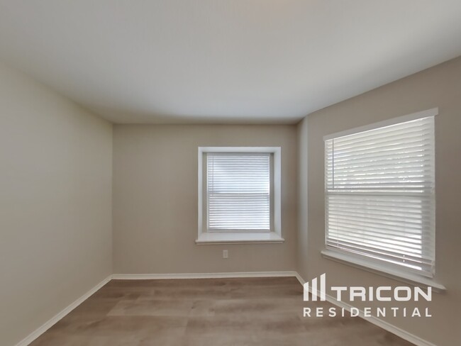Building Photo - 10411 Trotters Bay