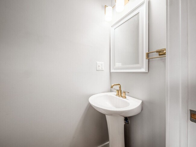 Building Photo - Available Now! Located in Merion Village, ...