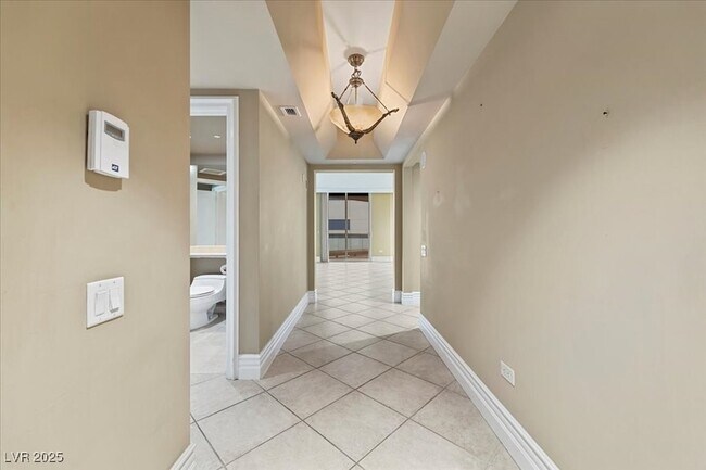 Building Photo - 2877 Paradise Rd