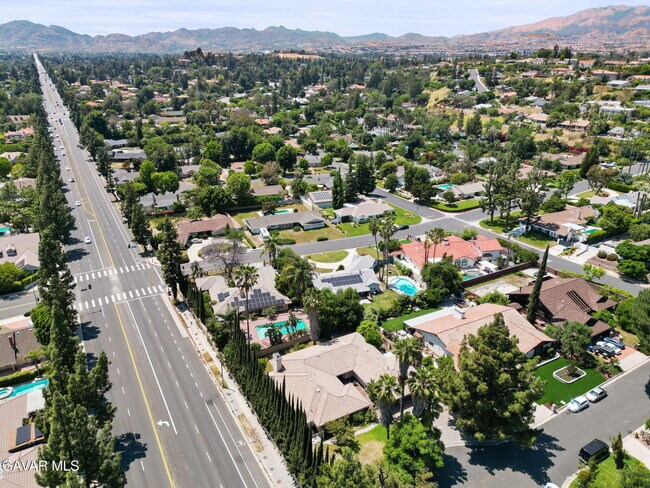 Building Photo - 10307 Donna Ave
