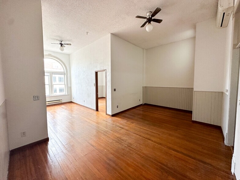 Building Photo - 415 Jay St