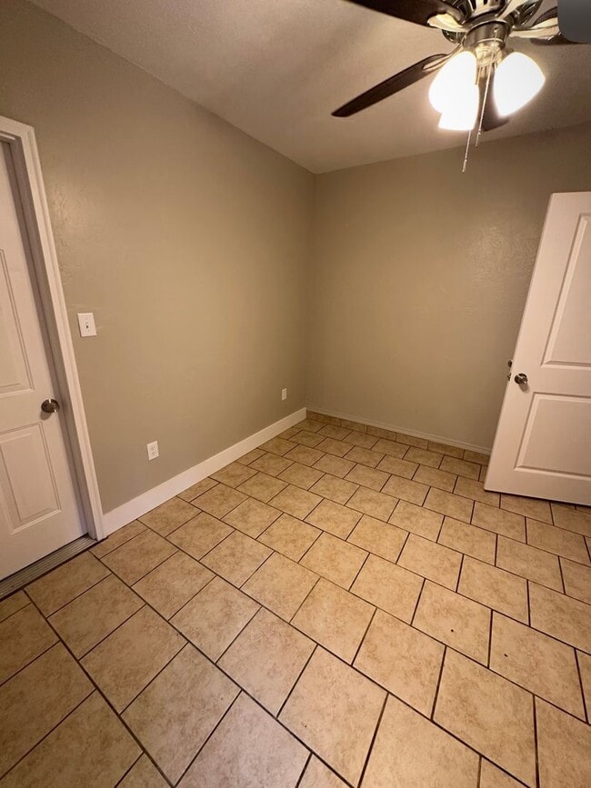 Building Photo - 4 Bedroom 2 Bath Single Family Home