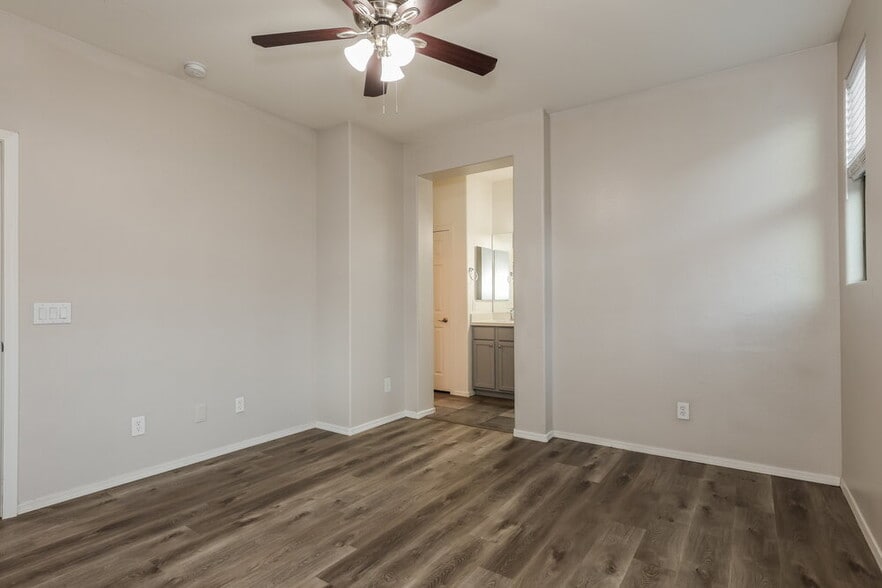 Building Photo - 4043 W Pedro Ln