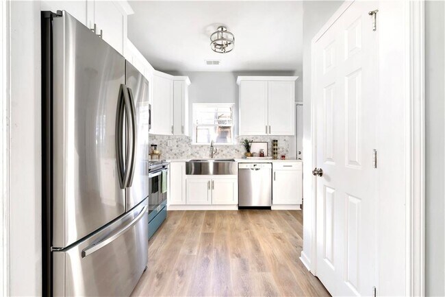 Building Photo - 56 Holly Rd NW