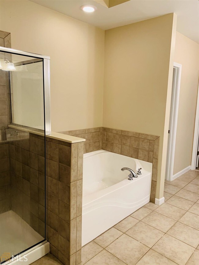 Building Photo - 5868 Norfolk Chase Dr