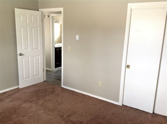 Building Photo - 1306-1308 N. Stout Rd.