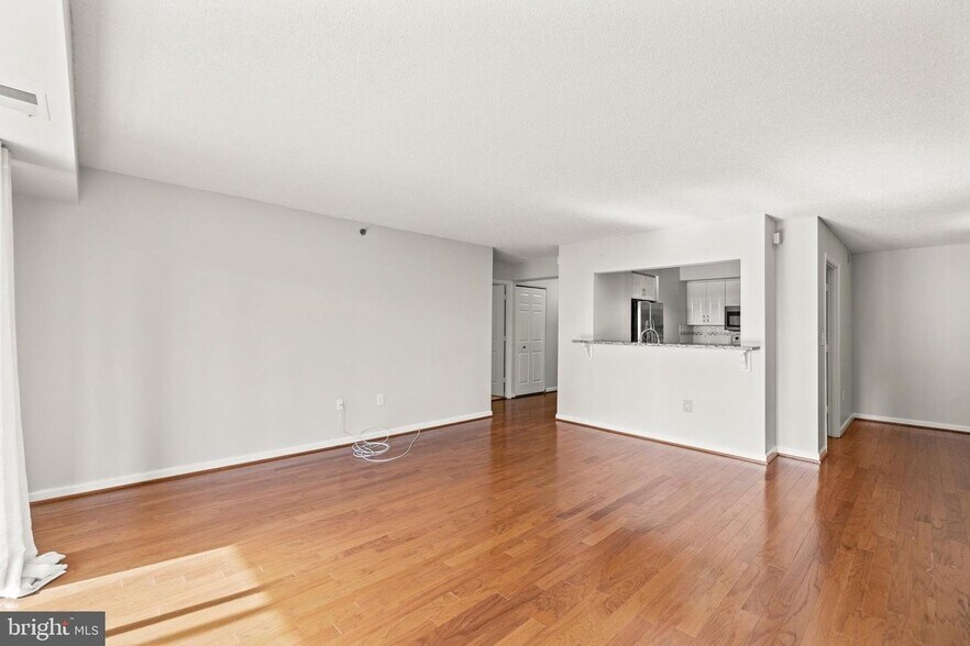 Building Photo - 2121 Jamieson Ave