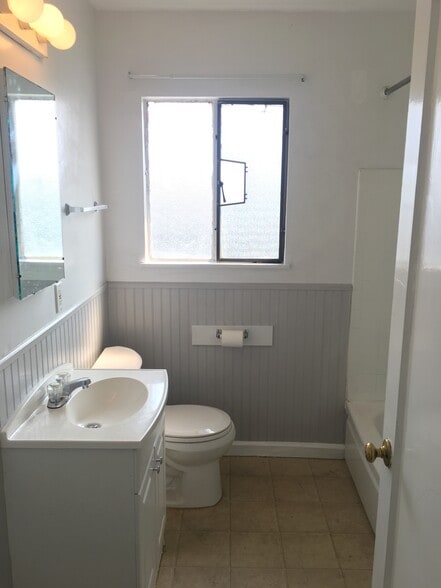 Bath - 10526 Link Street
