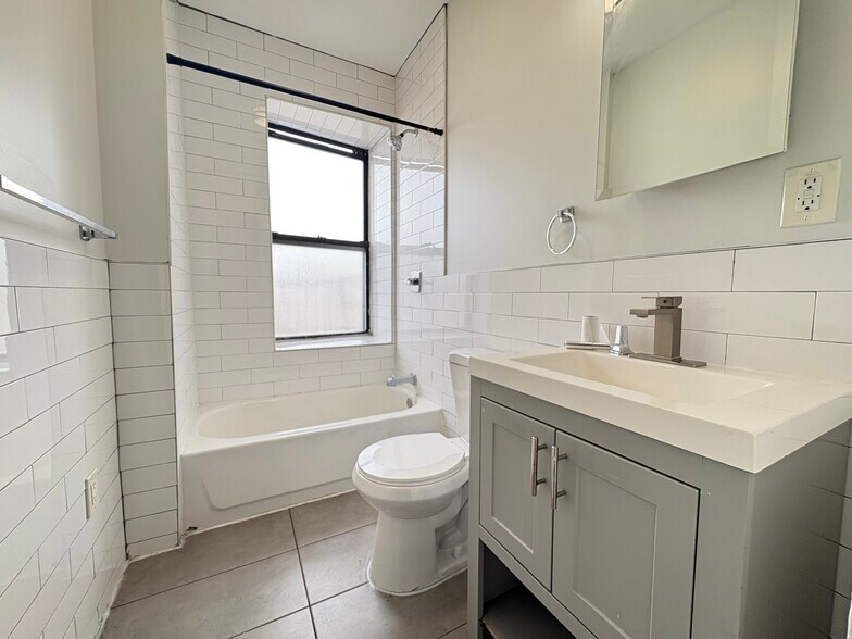 Building Photo - 158 Bergen Ave