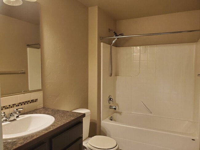 Building Photo - Charming and conveniently located in Nampa 3 bedroom, 2 bath home