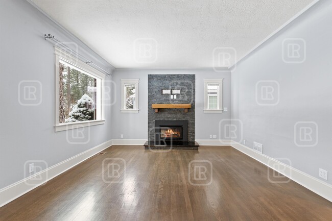 Building Photo - 414 W 29th Ave
