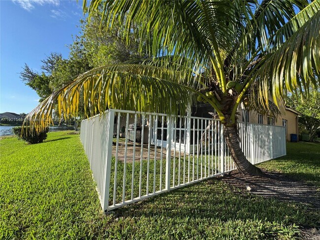 Building Photo - 794 San Remo Dr