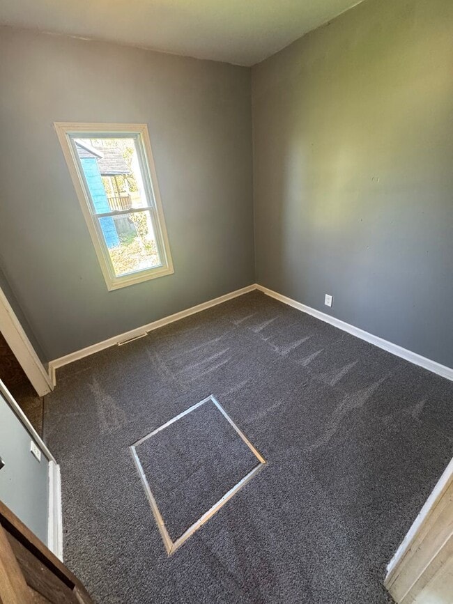 Building Photo - 2 Bed 1 Bath Saginaw Home w/ Garage