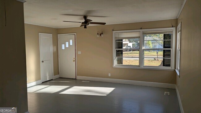 Building Photo - 830 Beddingfield Ave