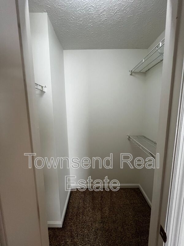 Building Photo - 1012 Ancestry Dr