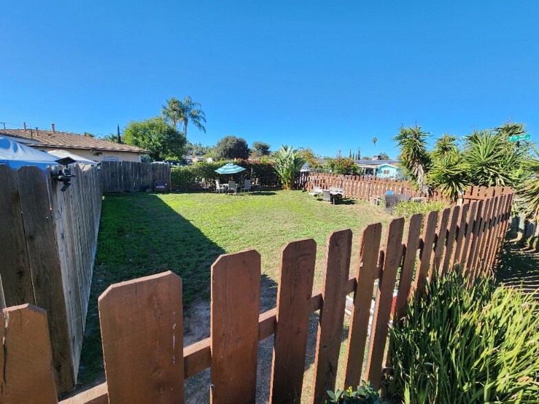 Building Photo - 717 S Pine St