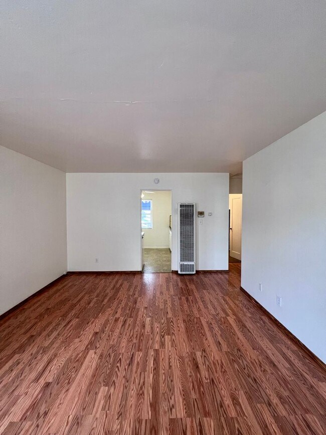 Building Photo - 4720-34 Wilson Ave