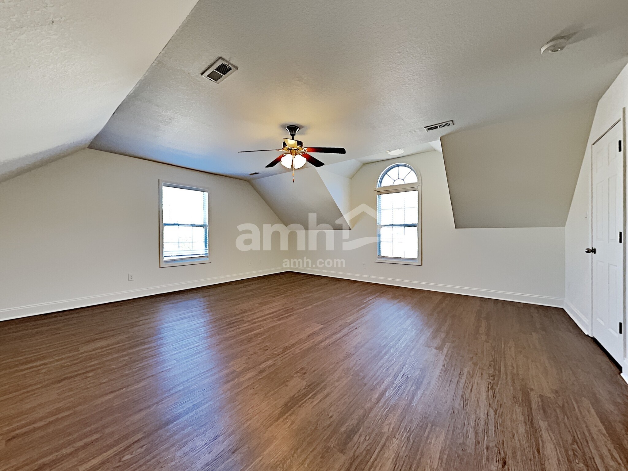 Building Photo - 3323 Grassy Pointe Ln