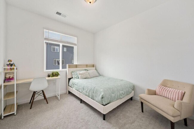 Building Photo - 748 Silver Maple Ln