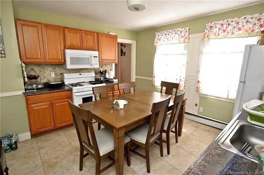 Building Photo - 83 Kneen St