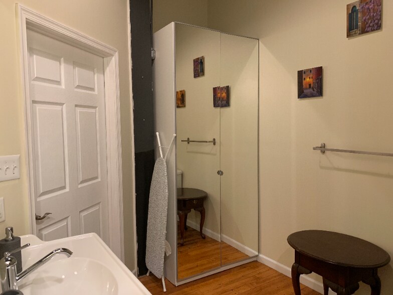 Building Photo - 1415 Kemper St