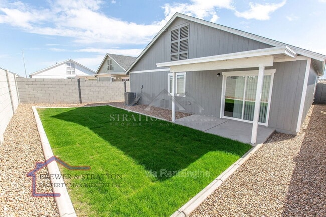 Building Photo - 2324 W Mobile Ln