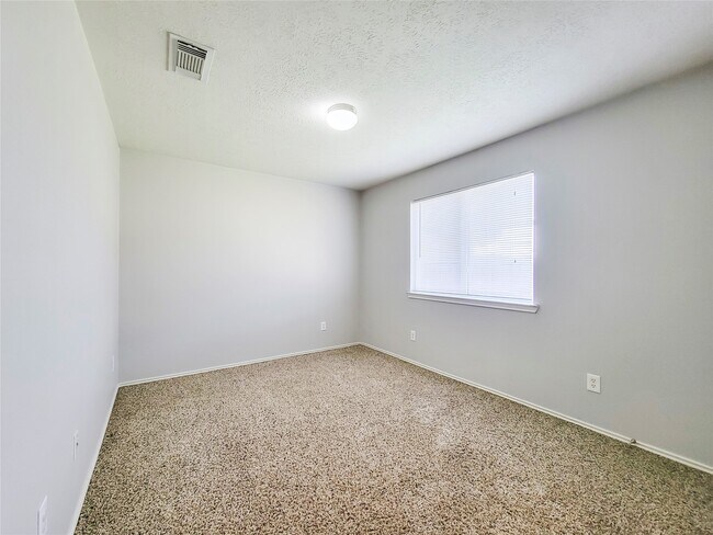 Building Photo - 7206 Daniel Spgs Ln