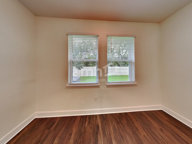 Building Photo - 1077 Walden Pond Dr