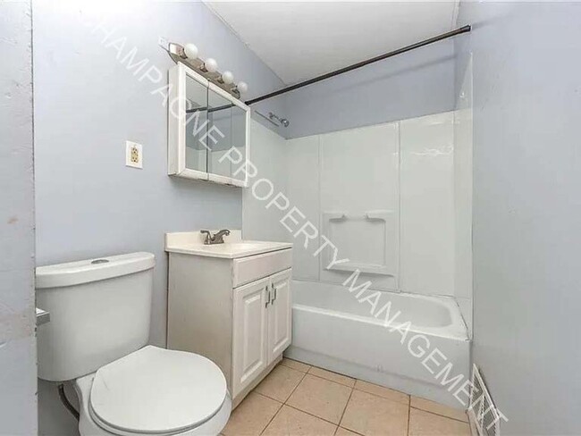 Building Photo - Single Family Home in Ruskin - All Voucher...