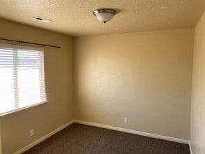Building Photo - 871 W Prairie Dog Way