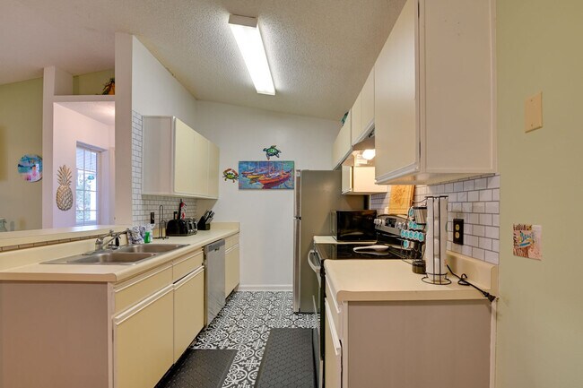 Building Photo - 140 Spanish Oak Dr