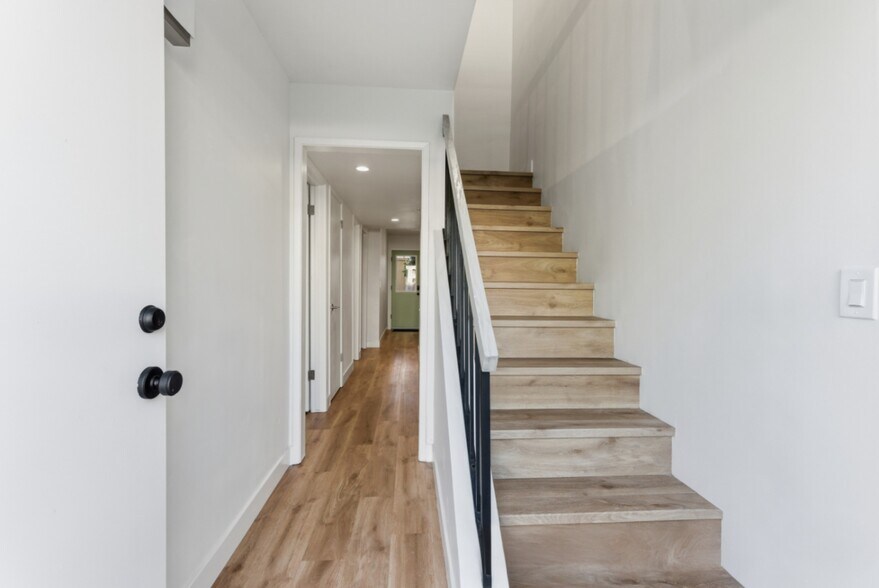 Building Photo - 112 Marina Ave