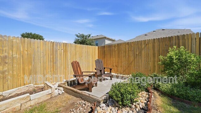 Building Photo - 1116 RIVER WOOD