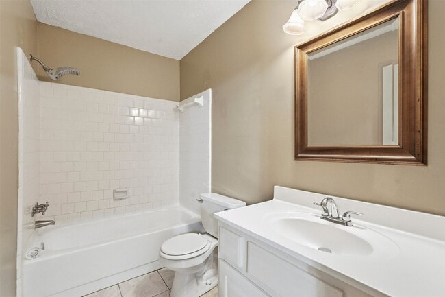 Building Photo - 21739 Park Bend Dr