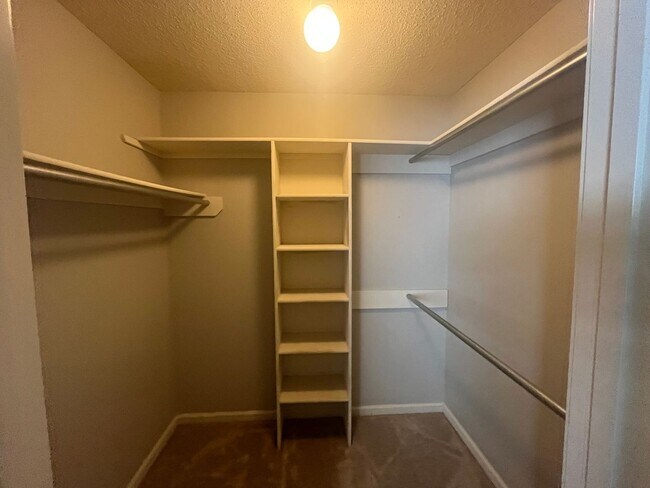 Building Photo - Nice Family home in Ward