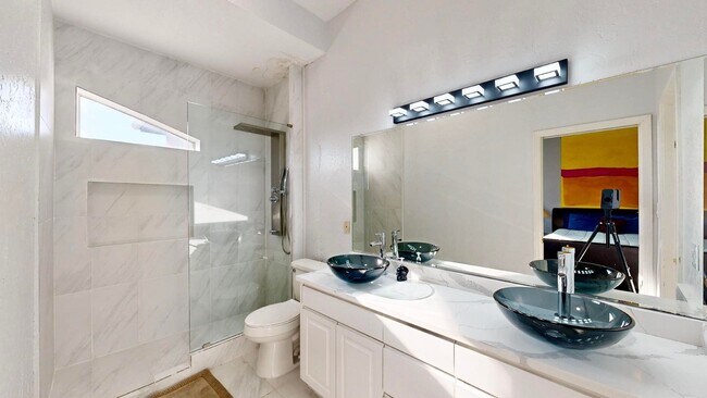 Building Photo - Move in Special Luxury 4 bedroom 4.5 bathr...