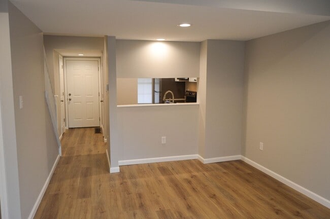 Building Photo - 2464 S Burberry Ln