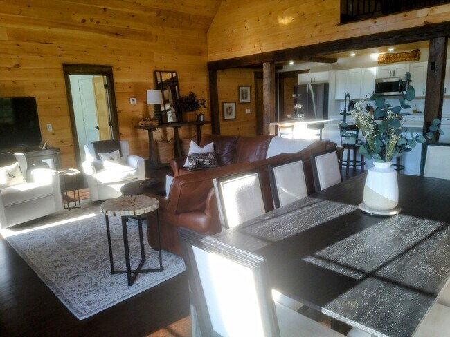 Building Photo - 63 Redwood Ln